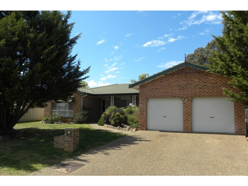 50 Pineview Circuit, Young NSW 2594