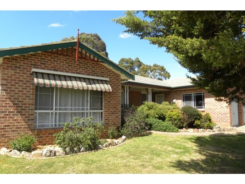 50 Pineview Circuit, Young NSW 2594