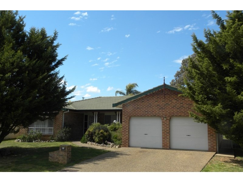 50 Pineview Circuit, Young NSW 2594