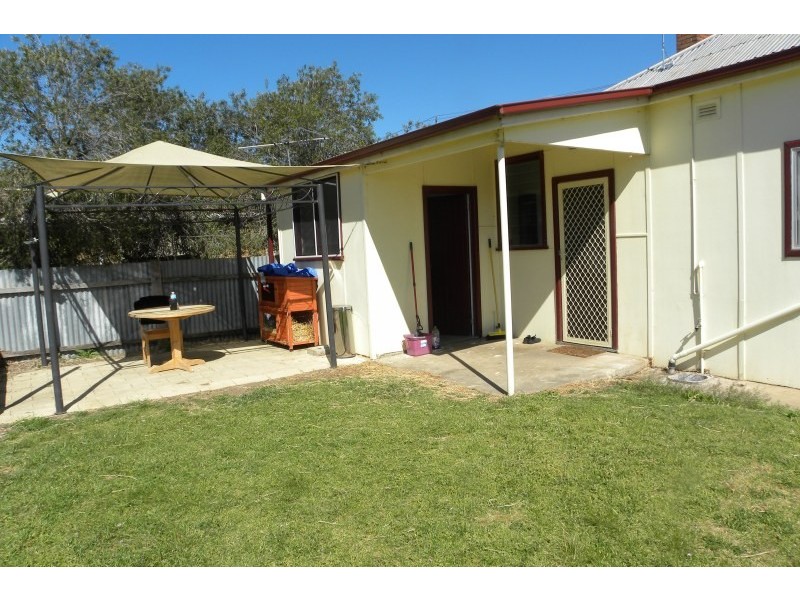 27 Gordon Street, Young NSW 2594