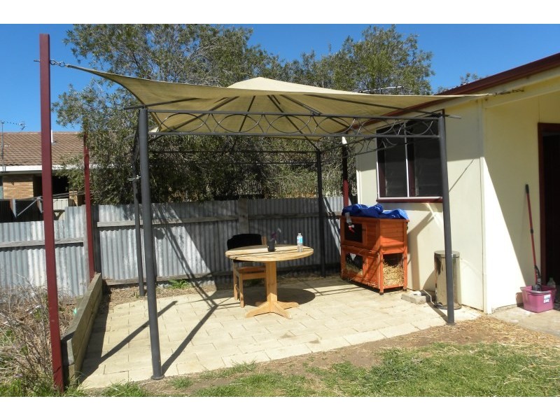 27 Gordon Street, Young NSW 2594