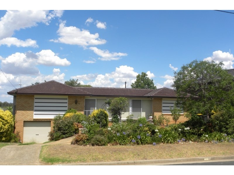 39  Fontenoy Street, Young NSW 2594