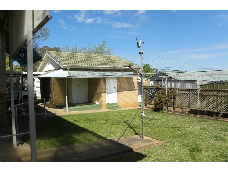 19 Bruce Street, Young NSW 2594