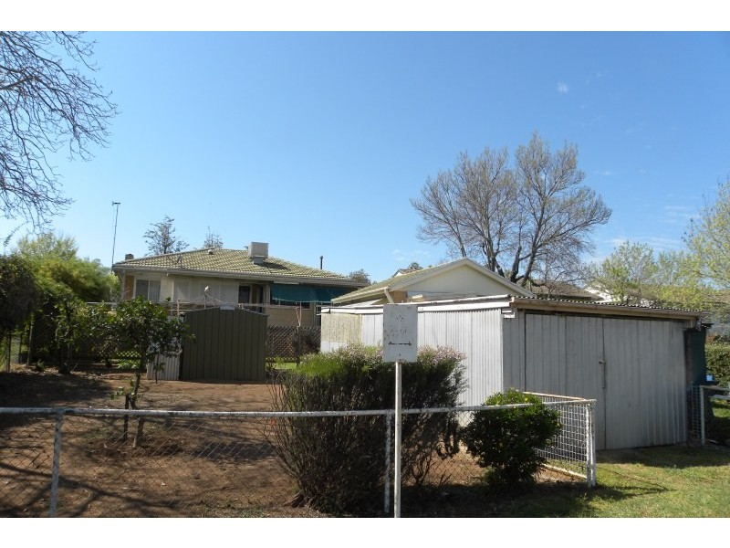19 Bruce Street, Young NSW 2594