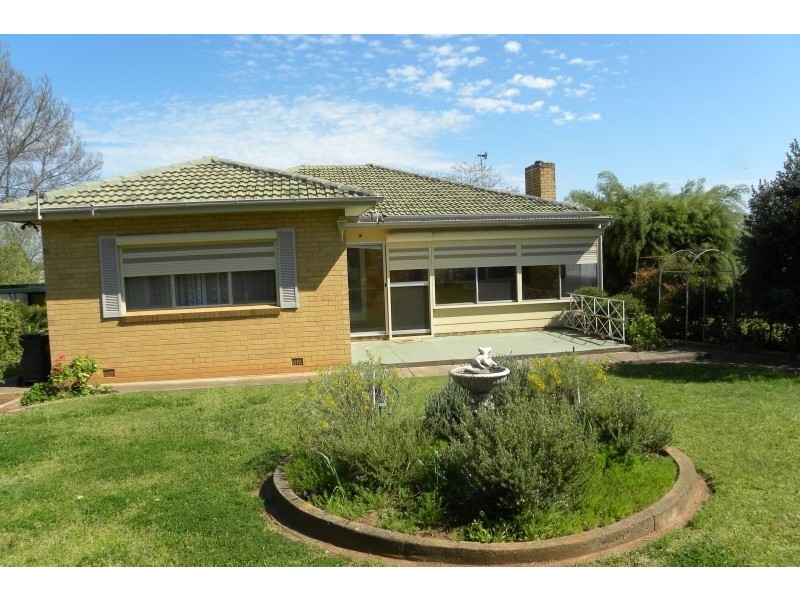 19 Bruce Street, Young NSW 2594