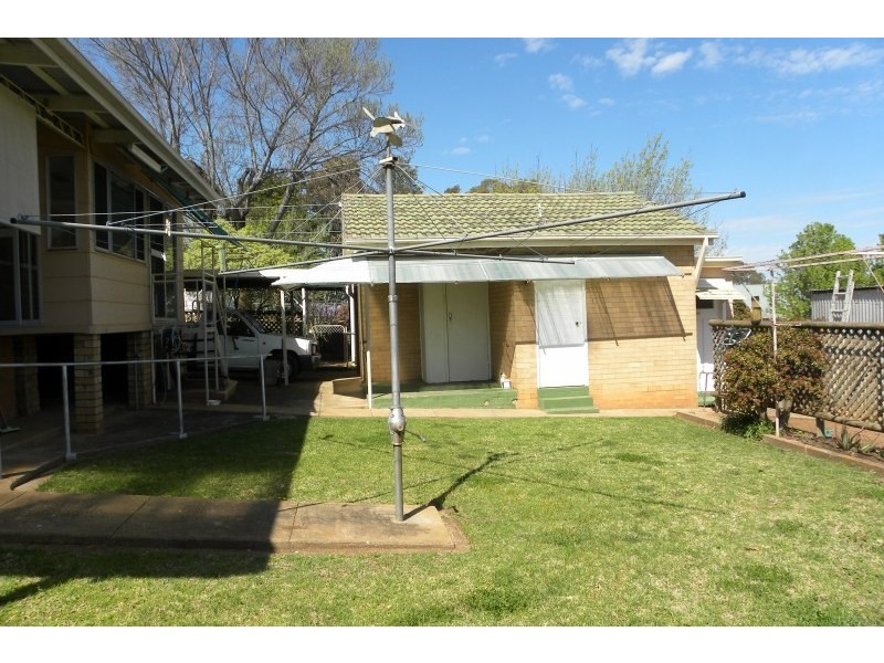 19 Bruce Street, Young NSW 2594