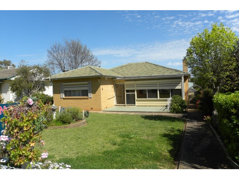 19 Bruce Street, Young NSW 2594