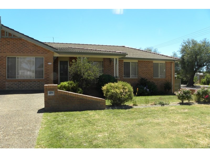 2/19 Berthong Street, Young NSW 2594