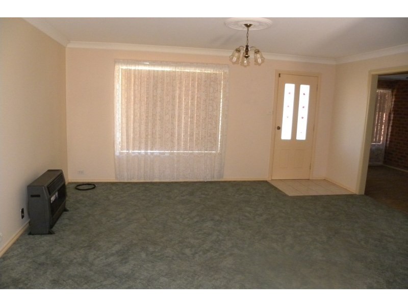 2/19 Berthong Street, Young NSW 2594