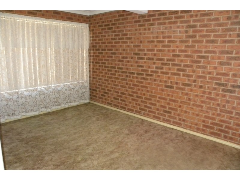 2/19 Berthong Street, Young NSW 2594