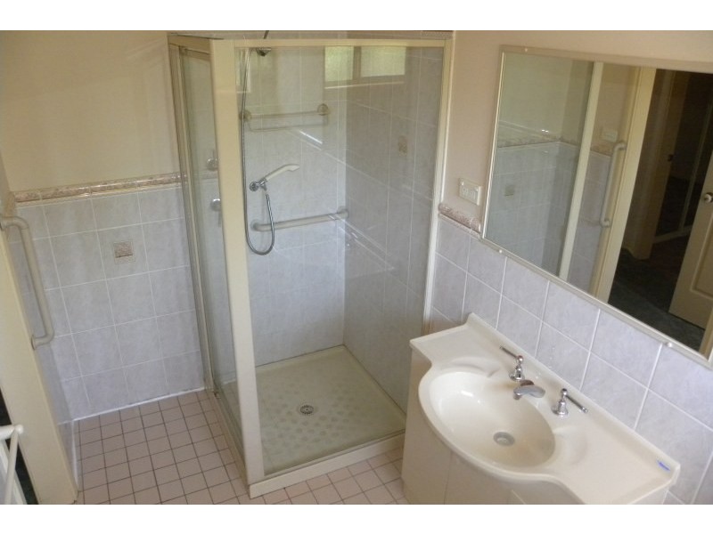 2/19 Berthong Street, Young NSW 2594