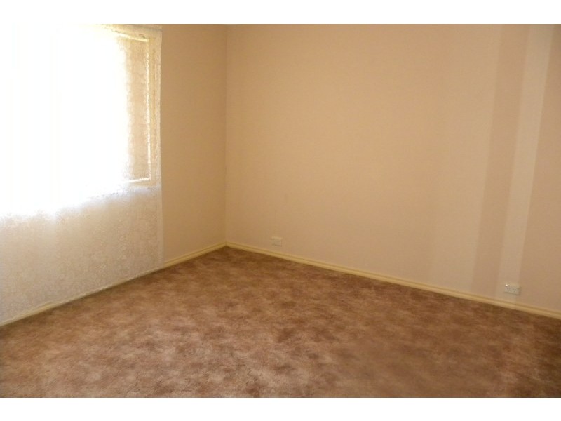 2/19 Berthong Street, Young NSW 2594