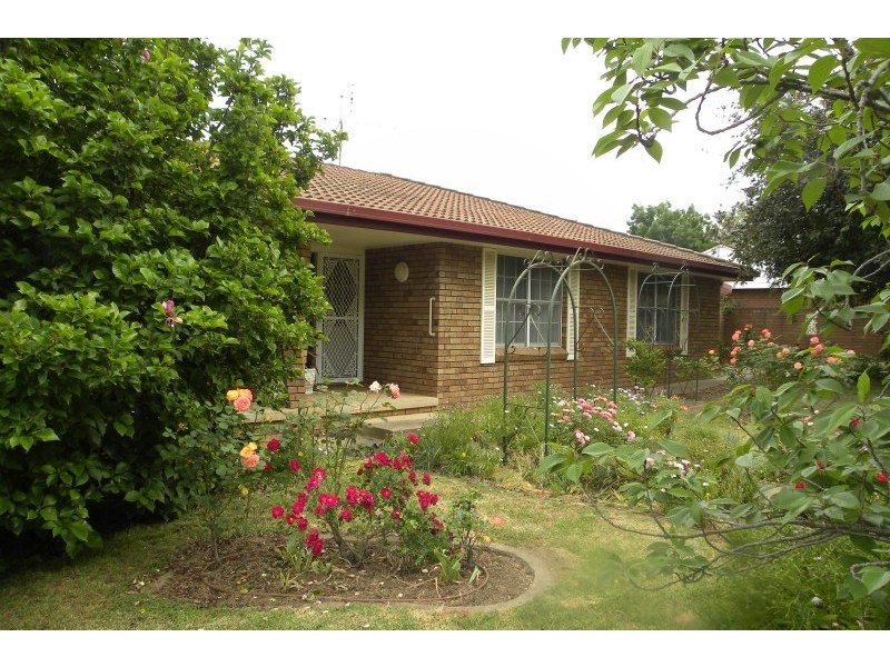 95 Thornhill Street, Young NSW 2594