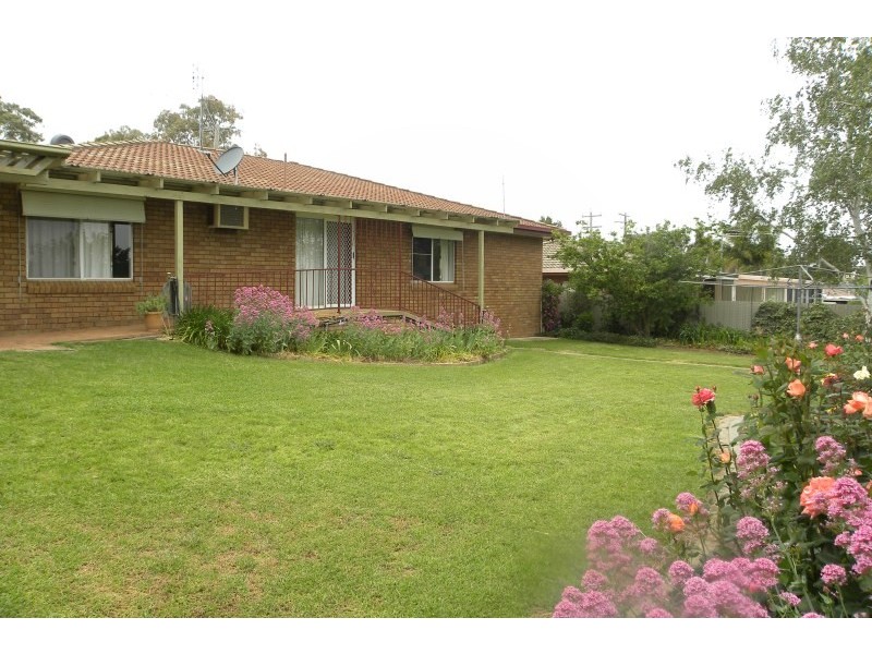 95 Thornhill Street, Young NSW 2594