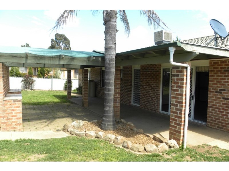 50 Pineview Circuit, Young NSW 2594