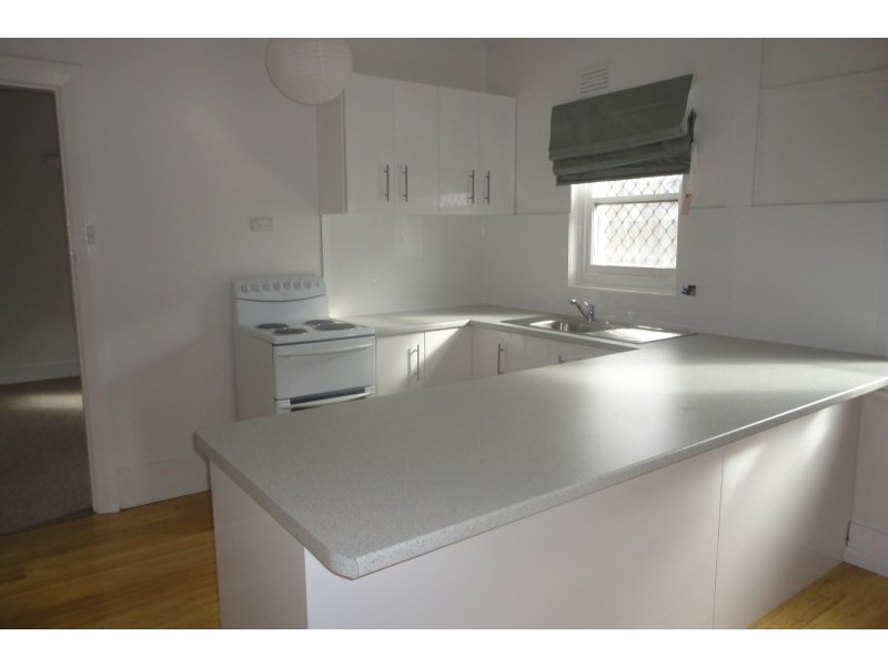 1/2 Spring Street, Young NSW 2594
