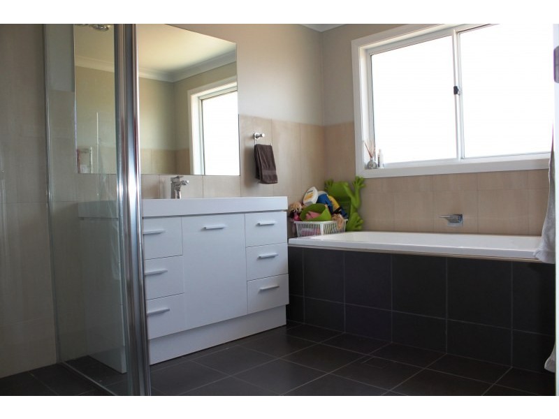 23 Cherry Vale Place, Young NSW 2594