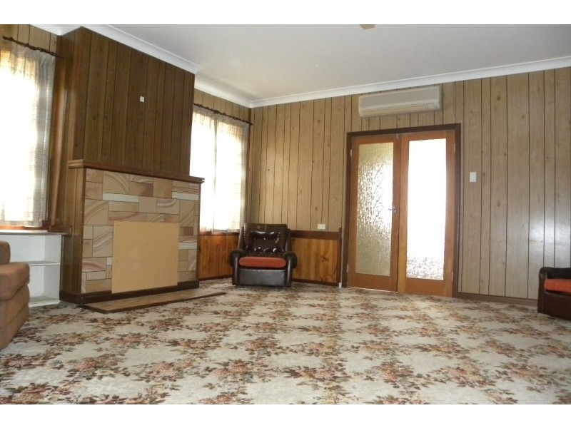 32 Toompang Street, Young NSW 2594