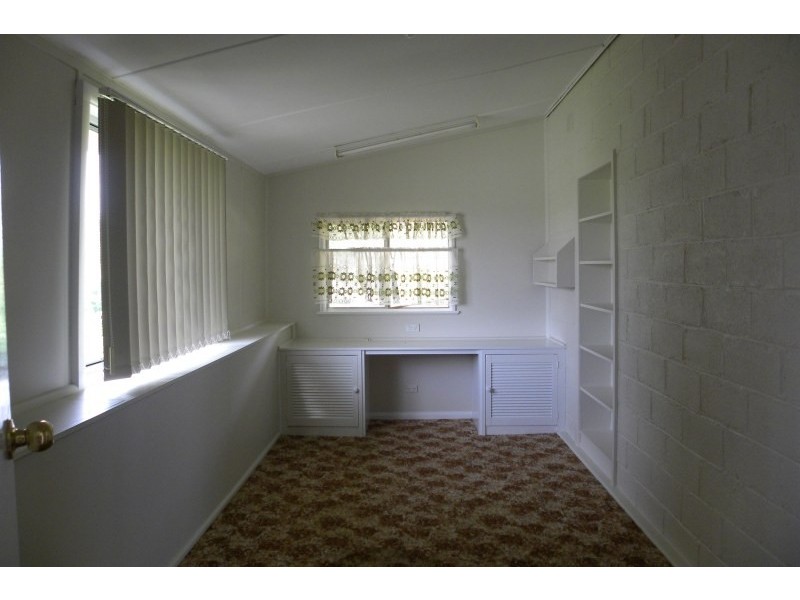 32 Toompang Street, Young NSW 2594