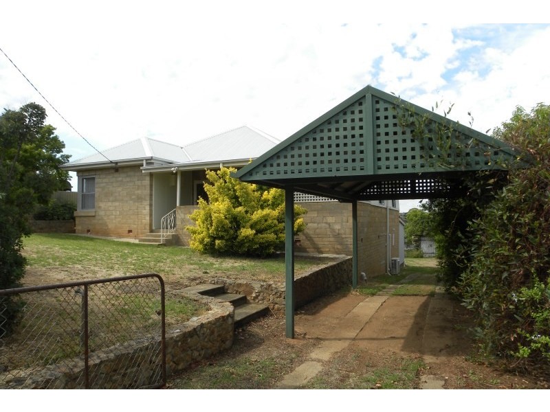 32 Toompang Street, Young NSW 2594