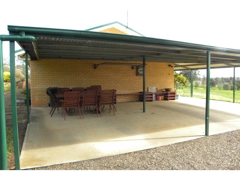 151 Willawong Street, Young NSW 2594