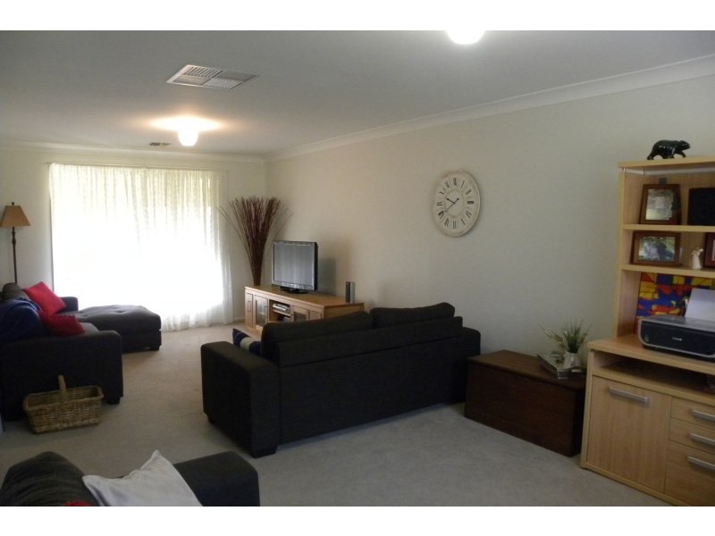 151 Willawong Street, Young NSW 2594