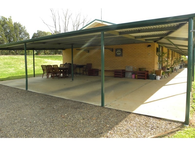 151 Willawong Street, Young NSW 2594