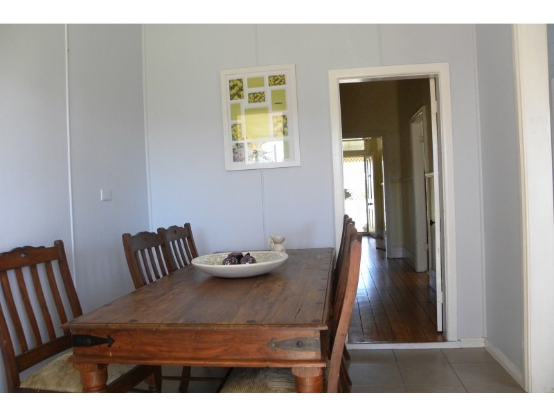 27 Gordon Street, Young NSW 2594