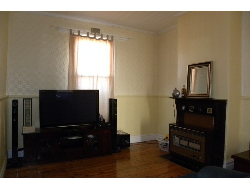 27 Gordon Street, Young NSW 2594