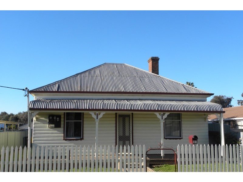 27 Gordon Street, Young NSW 2594