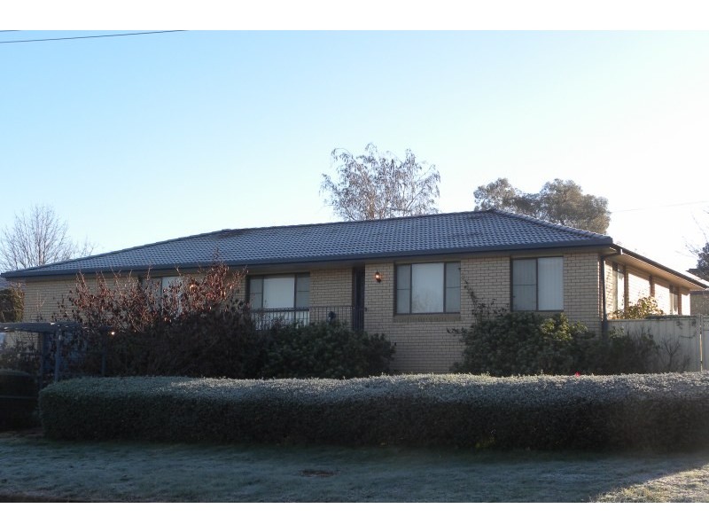 1 Hardy Avenue, Young NSW 2594