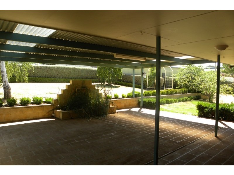 1 Hardy Avenue, Young NSW 2594