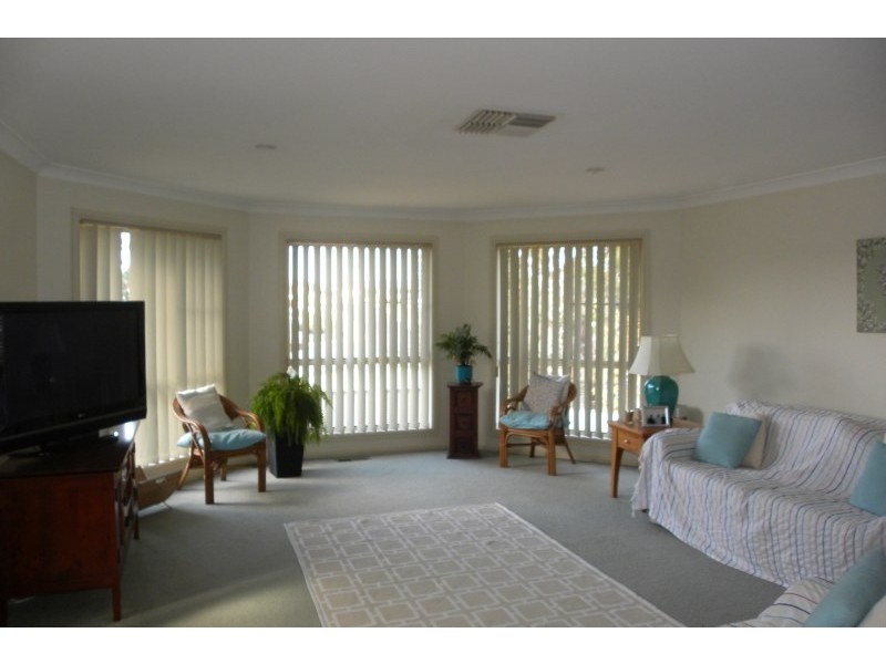 5 Tadross Avenue, Young NSW 2594