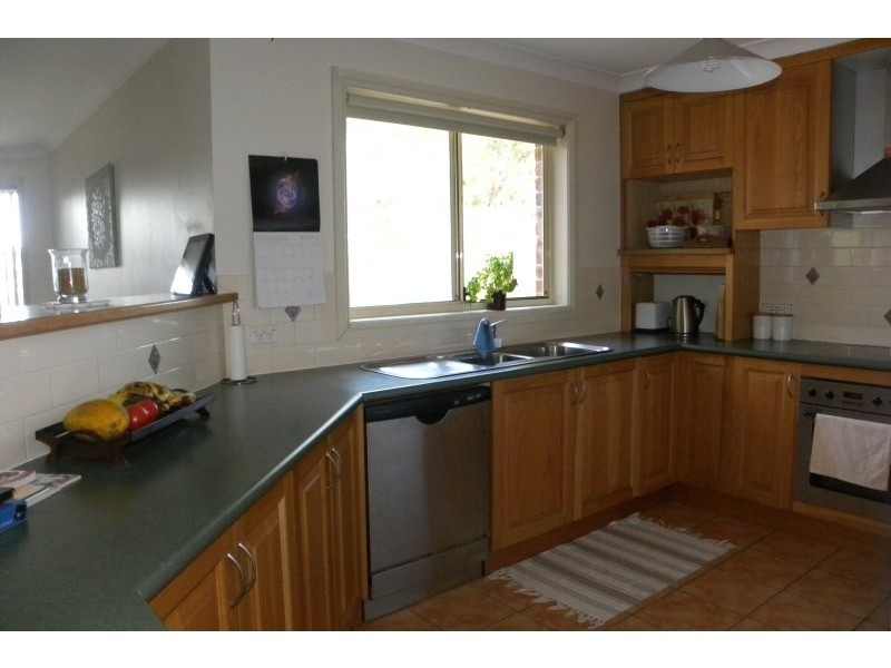 5 Tadross Avenue, Young NSW 2594