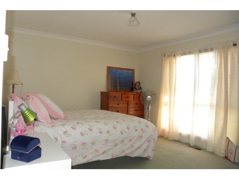 5 Tadross Avenue, Young NSW 2594