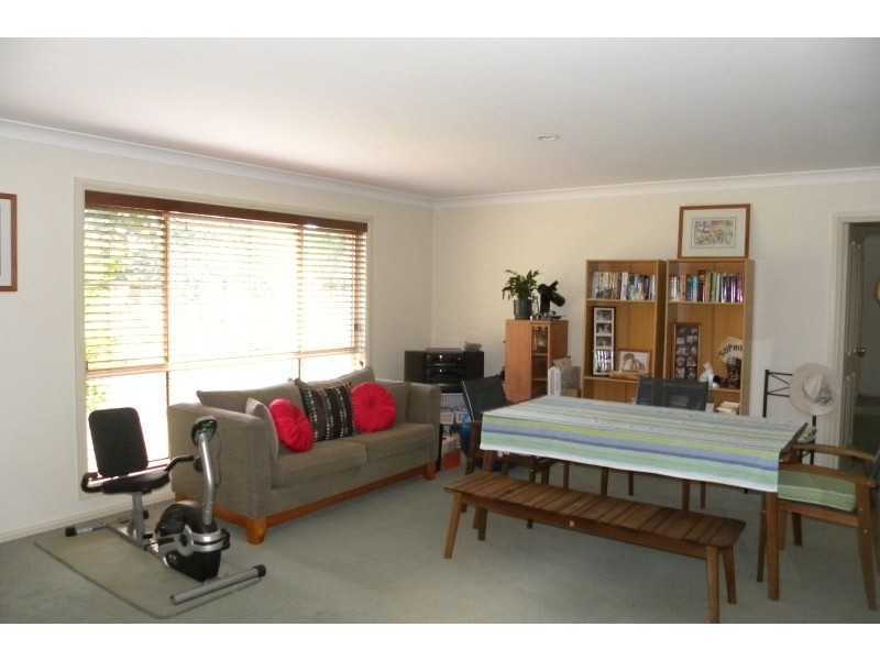 5 Tadross Avenue, Young NSW 2594