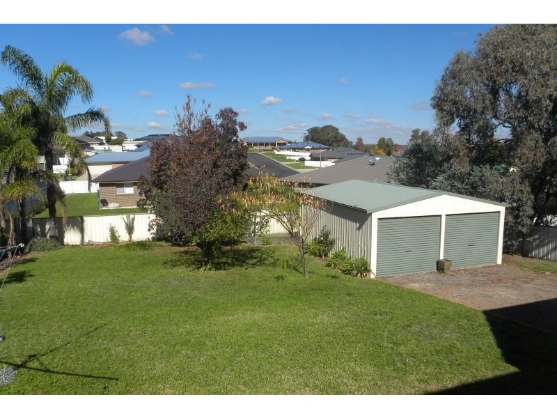 5 Tadross Avenue, Young NSW 2594