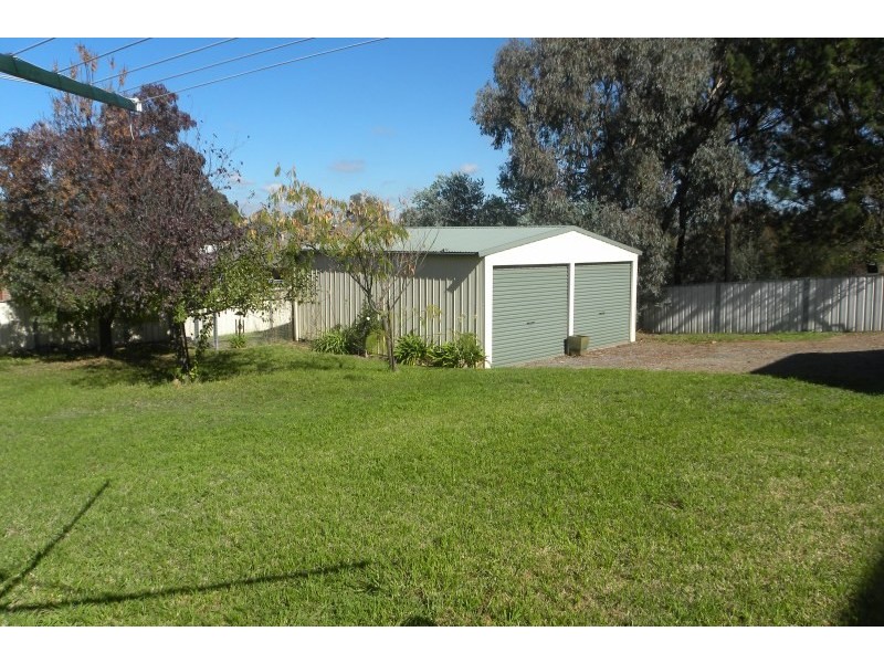 5 Tadross Avenue, Young NSW 2594