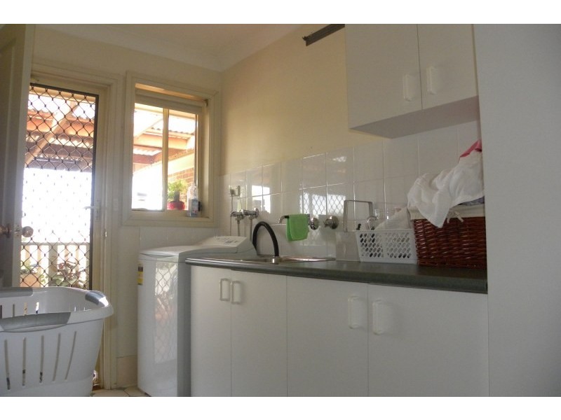 5 Tadross Avenue, Young NSW 2594