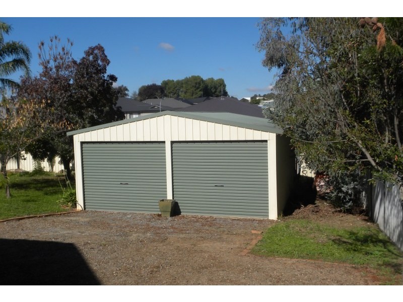 5 Tadross Avenue, Young NSW 2594