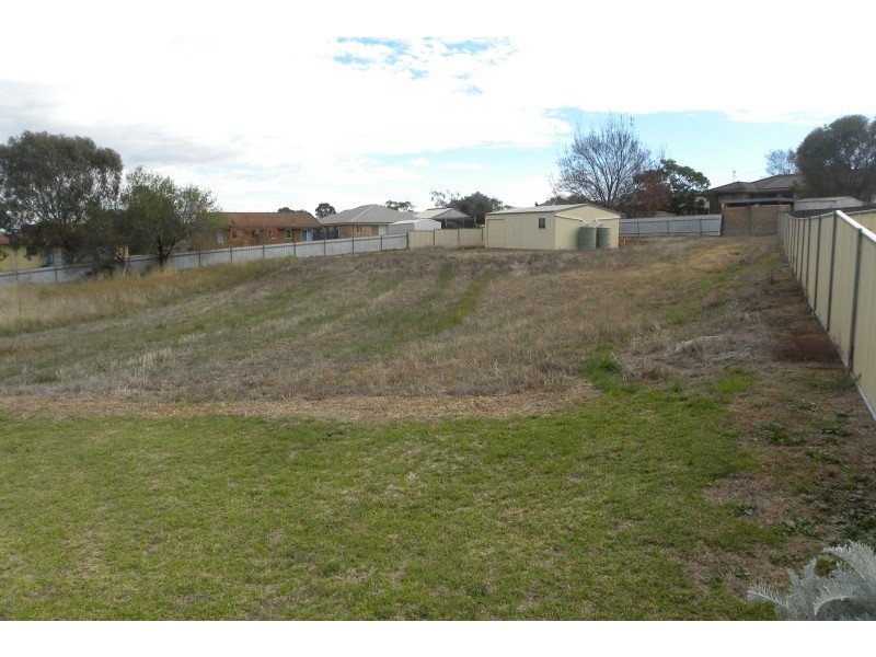 24a Pineview Circuit, Young NSW 2594
