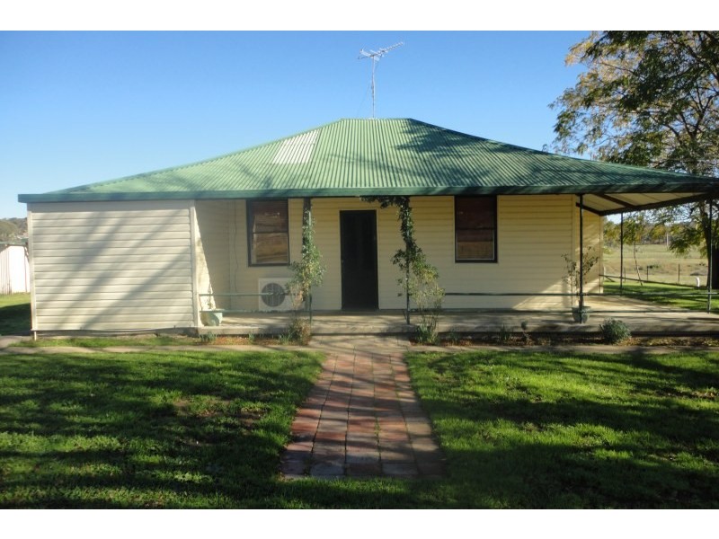 63 Templemore Street, Young NSW 2594