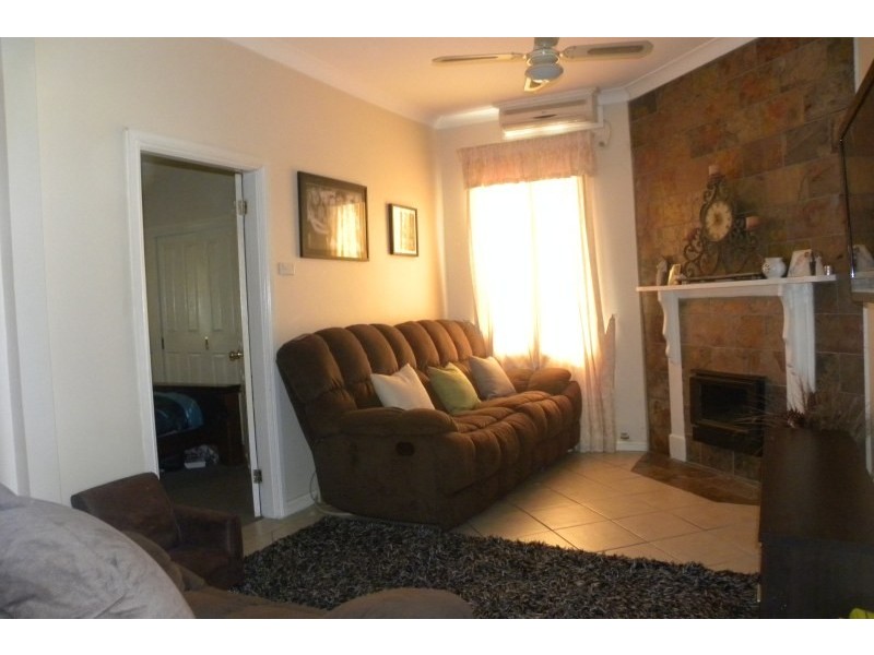 4 Mclerie Street, Young NSW 2594