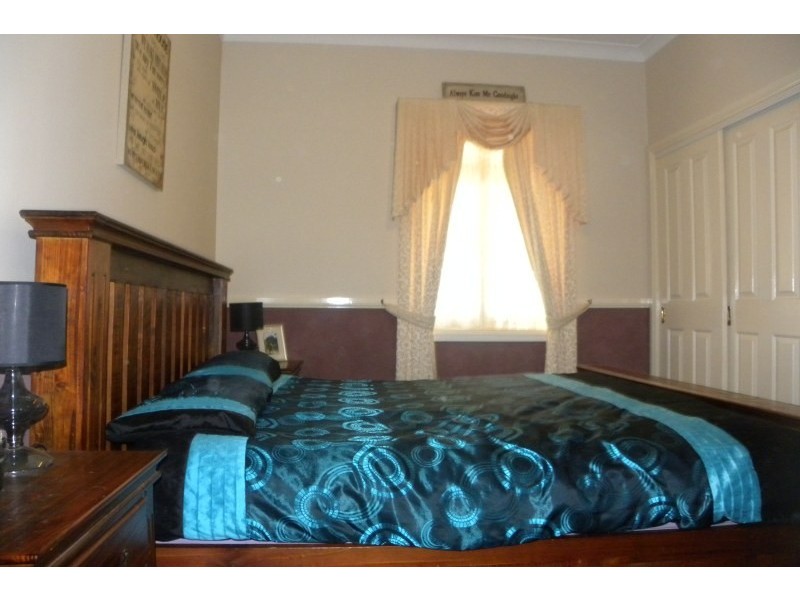 4 Mclerie Street, Young NSW 2594