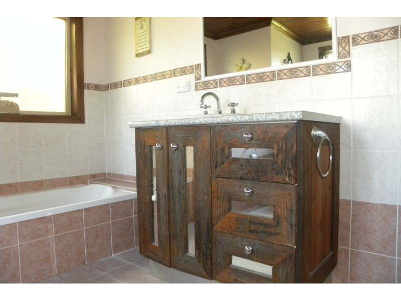 4 Mclerie Street, Young NSW 2594