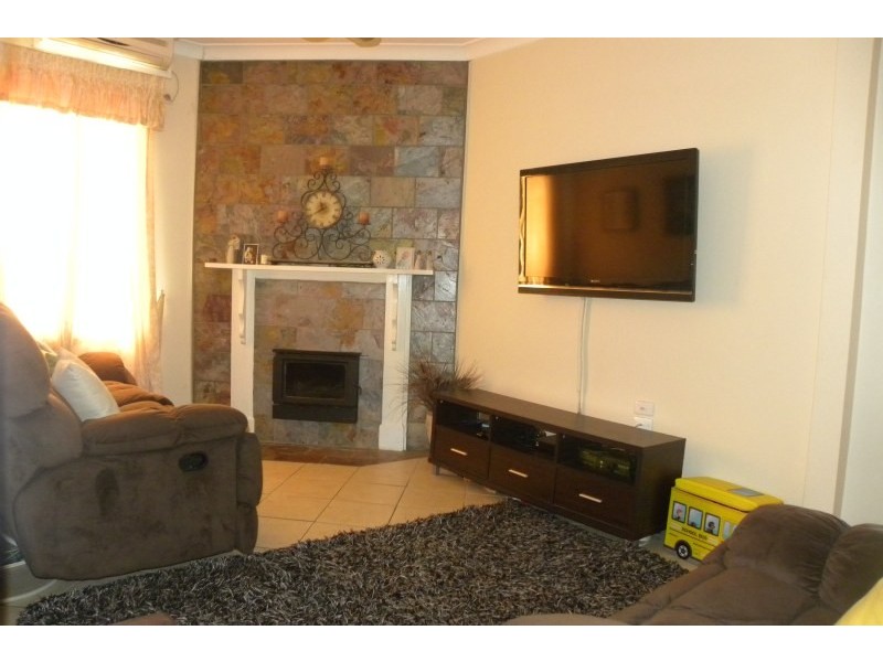 4 Mclerie Street, Young NSW 2594