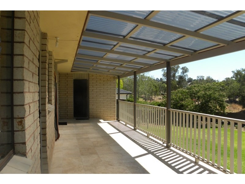 16 Crichton Crescent, Young NSW 2594