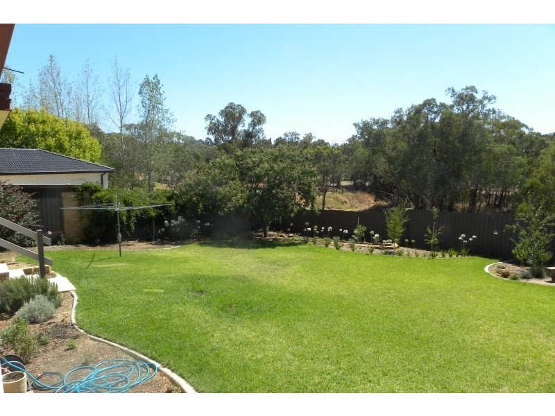 16 Crichton Crescent, Young NSW 2594