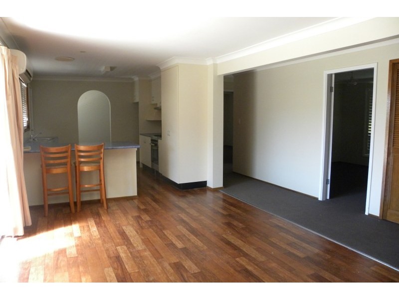16 Crichton Crescent, Young NSW 2594
