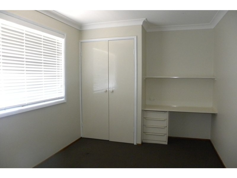 16 Crichton Crescent, Young NSW 2594